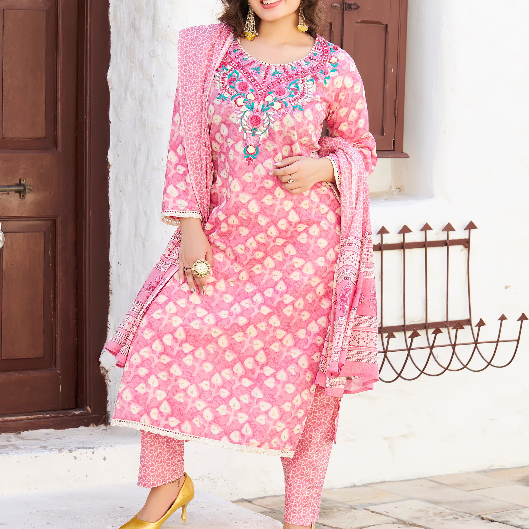 COTTON SCHIFFLI EMBROIDERY KURTA SET IN BABY PINK