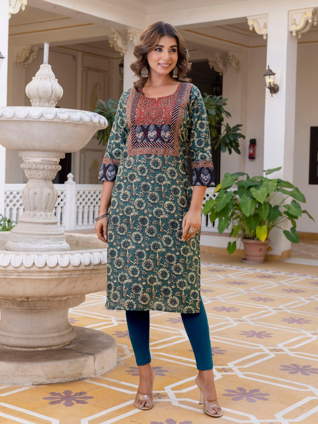 Kunti Tabla Ajrak Kurti