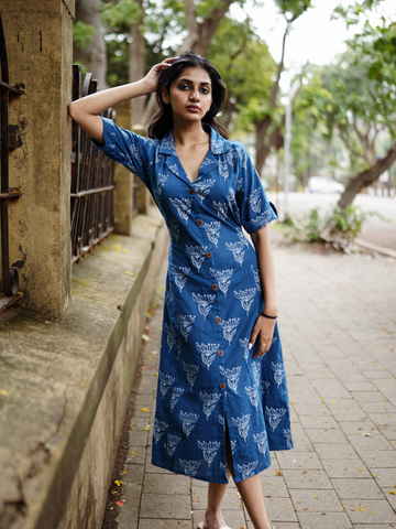 The cinch dress in blue